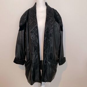 Vintage 80’s Wilson leather black oversized embosseded jacket